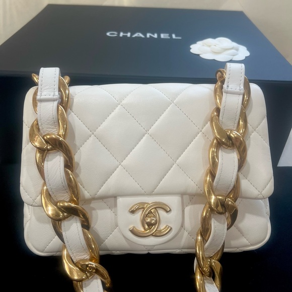Chanel Small Flap Funky Town White Quilted Leather with Chunky chain - Picture 3 of 16